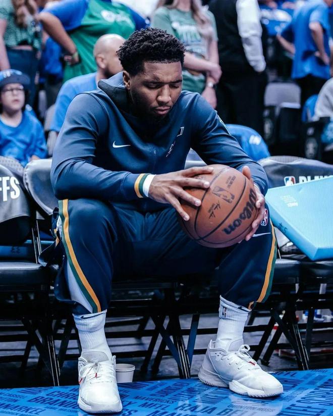 他以强势持 他以强势持